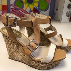 Like new wedge sandals